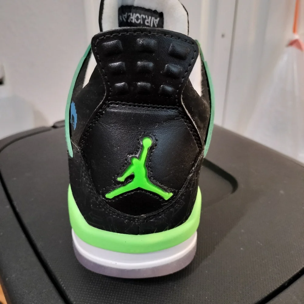 Jordan Retro 4 Superman Special Edition🦸 - Picture 12 of 15